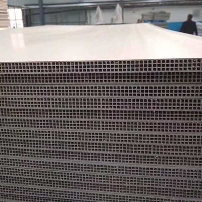 12 밀리미터 PP는 거푸집 공사 시트 제조기를 파냅니다